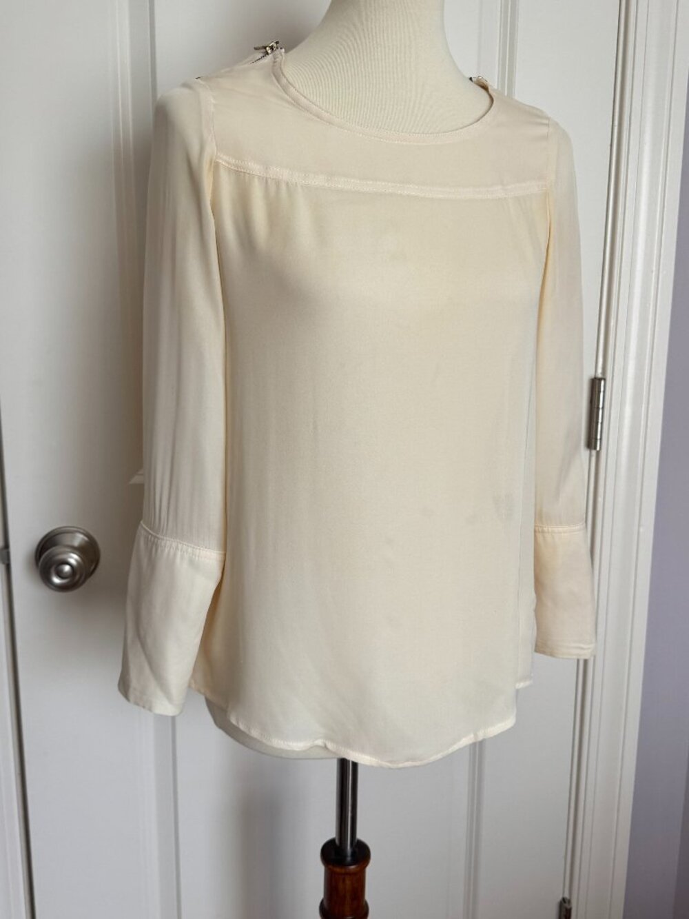 Marc by Marc Jacobs Ivory Silk Zip Shoulder Blouse Sz 0
